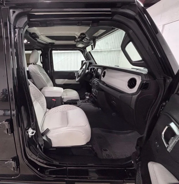Used 2023 Black Jeep High Altitude image 18