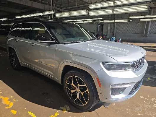 Used 2025 SILVER Jeep Summit Reserve image 3