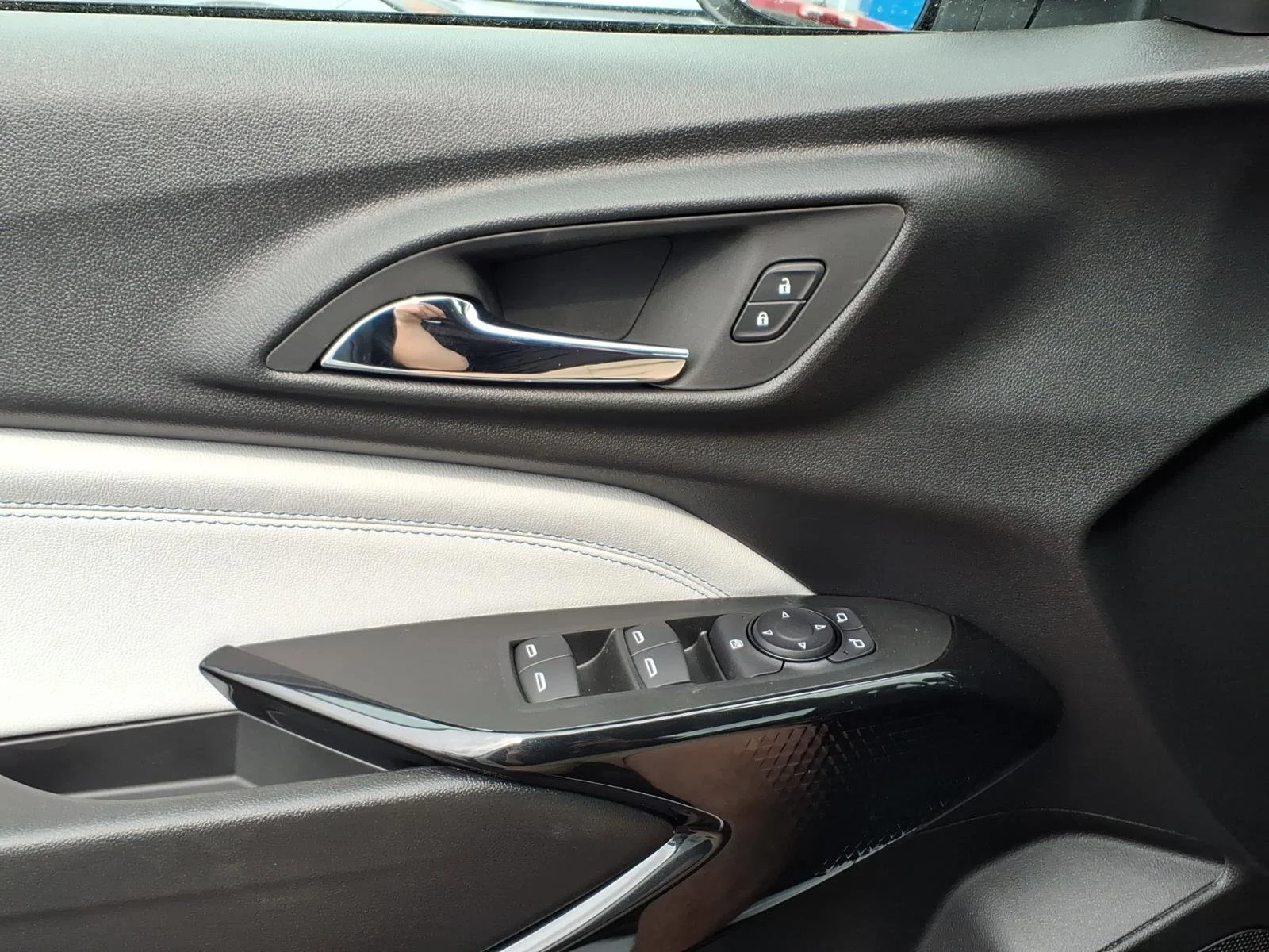 2026 Chevrolet Trax LT - Photo 14