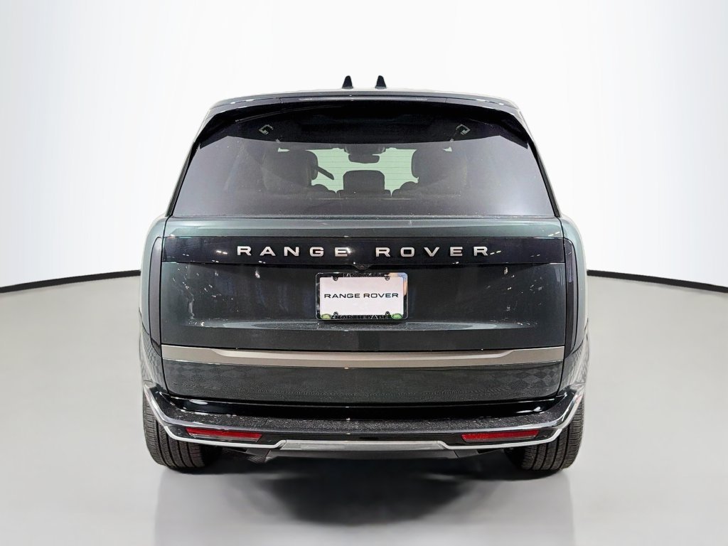 New 2027 Belgravia Green Land Rover SE image 6