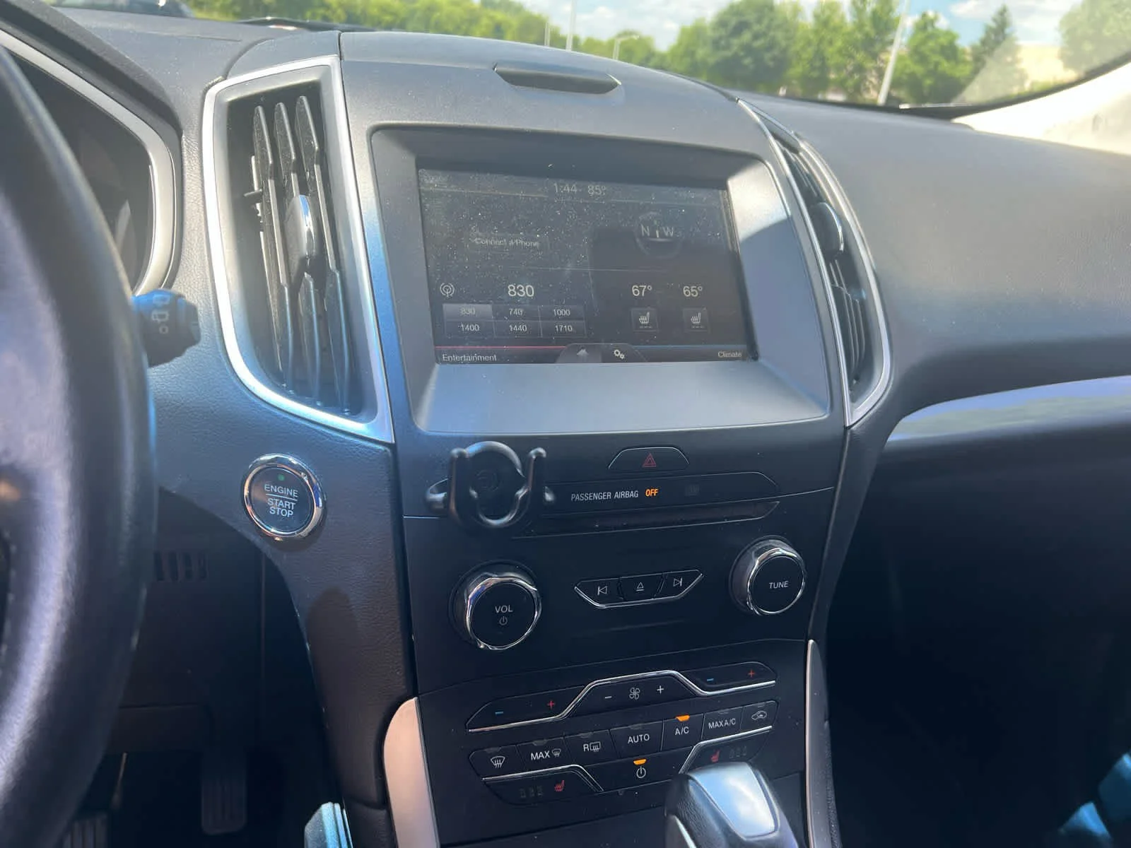 Used 2015 Magnetic Metallic Ford SEL image 10