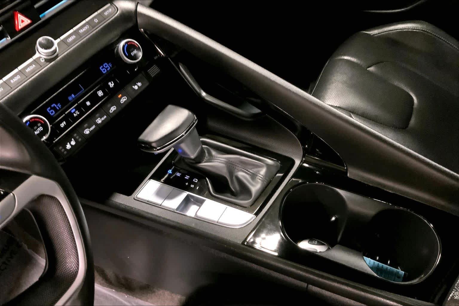 Used 2025 Abyss Black Hyundai Limited image 17