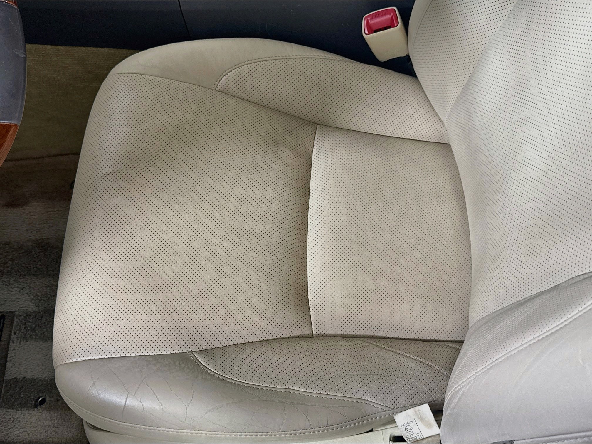 Used 2011 Satin Cashmere Metallic Lexus Base image 18