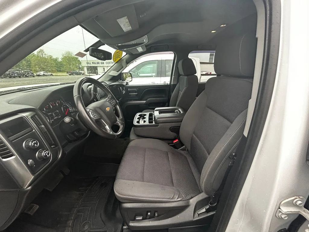 Used 2018 White Chevrolet LT image 30