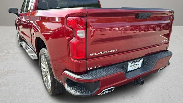 Used 2022 Red Chevrolet RST image 36