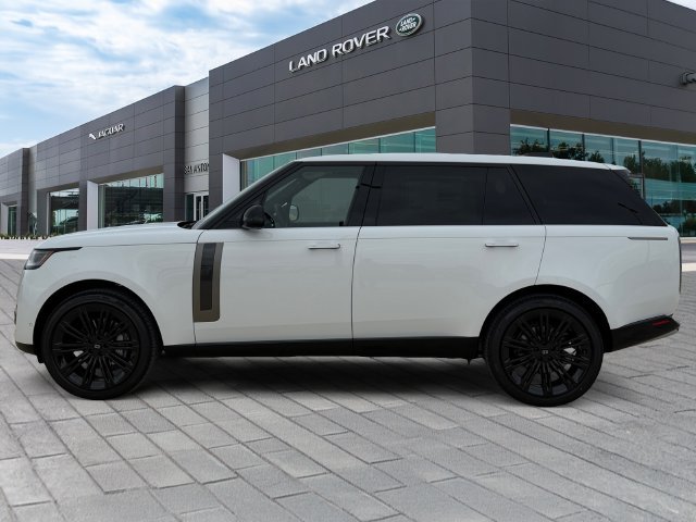 New 2027 Fuji White Land Rover SE image 2