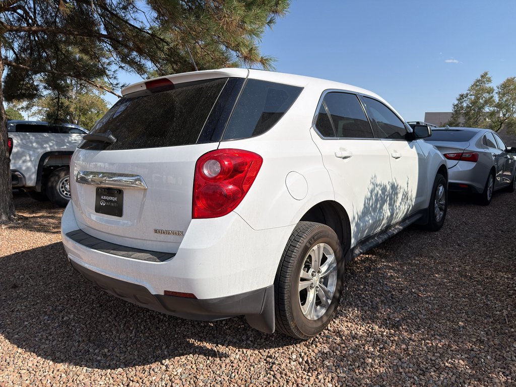 Used 2015 white Chevrolet LS image 3