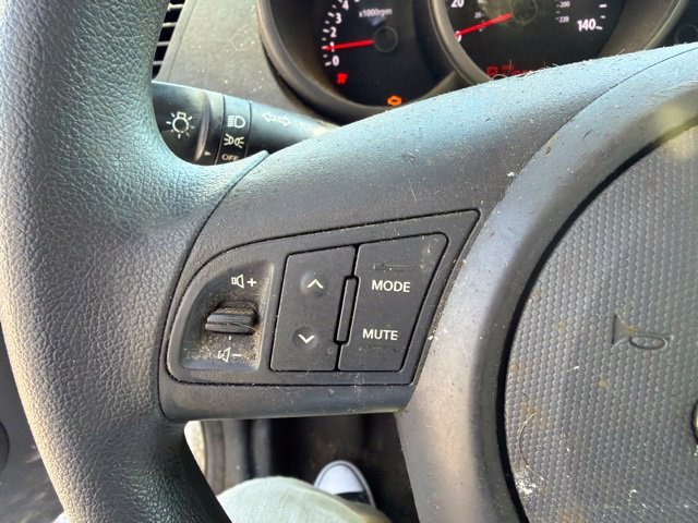 Used 2010 White Kia Plus image 27