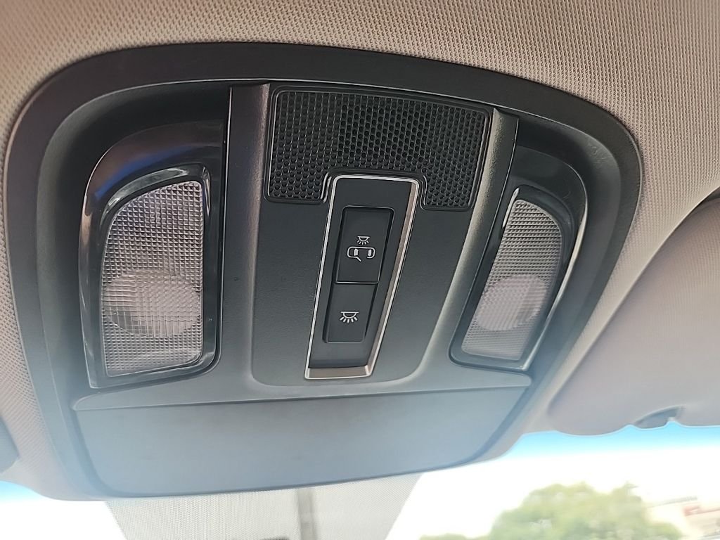 Used 2019 Black Kia L image 25