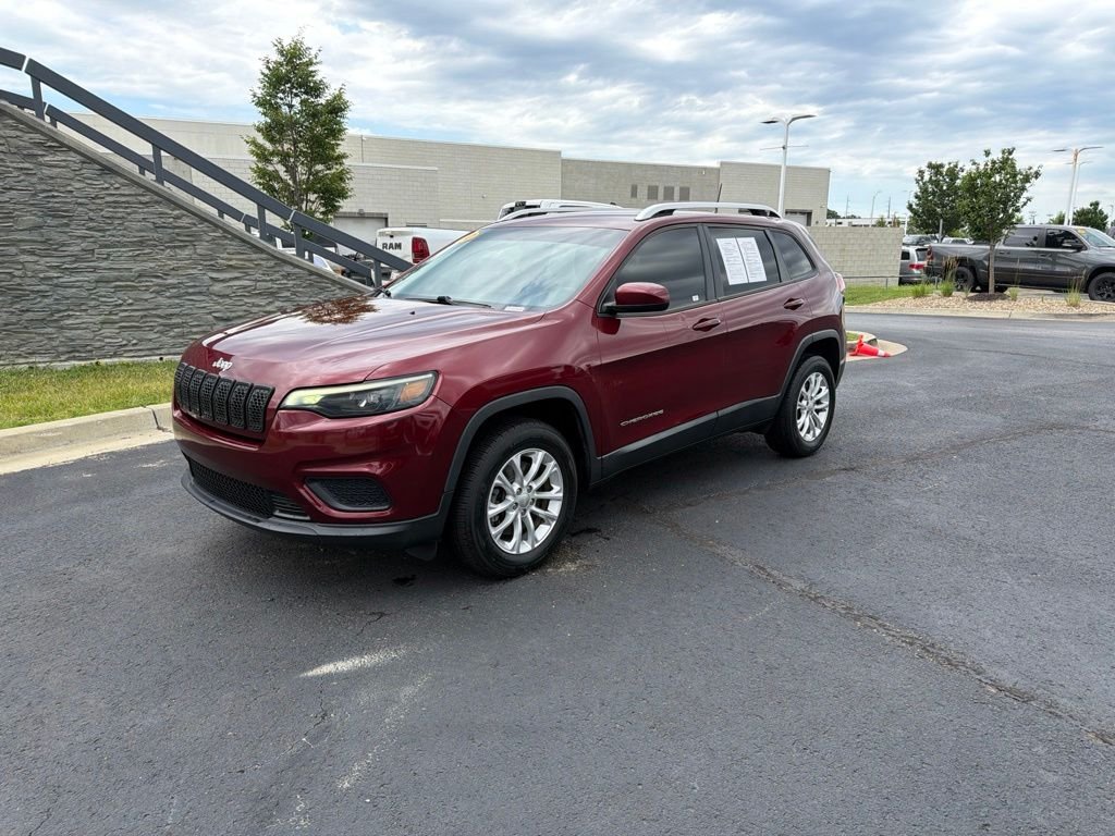 Used 2020 Red Jeep Latitude image 3