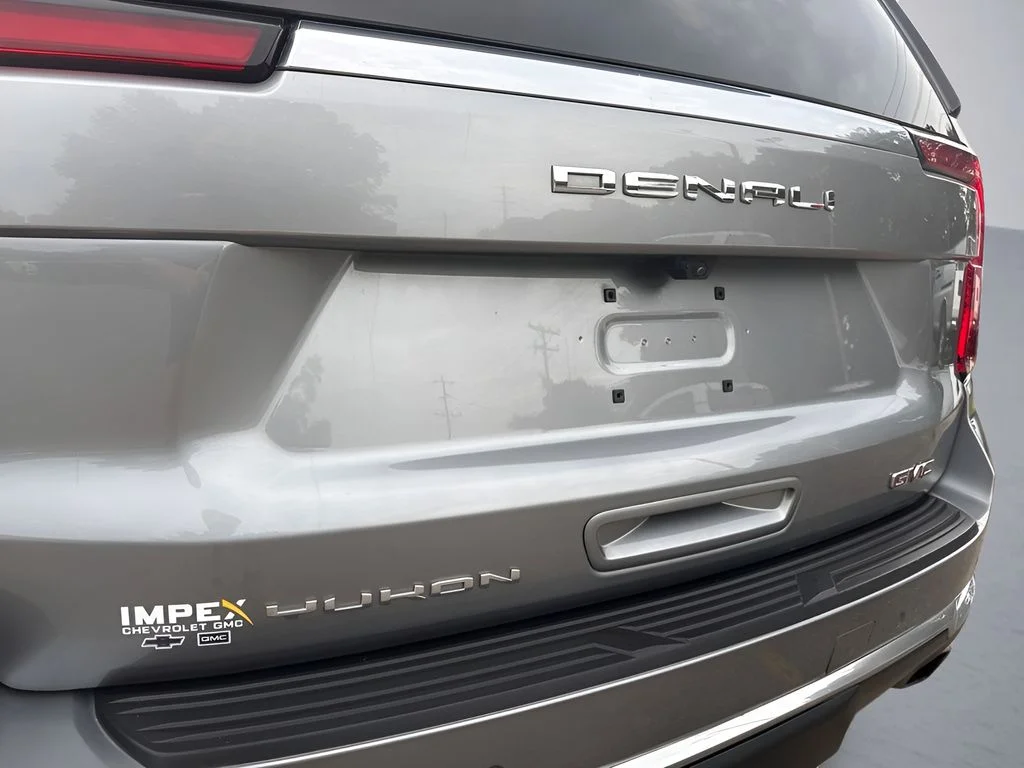 Used 2025 Silver GMC Denali image 39