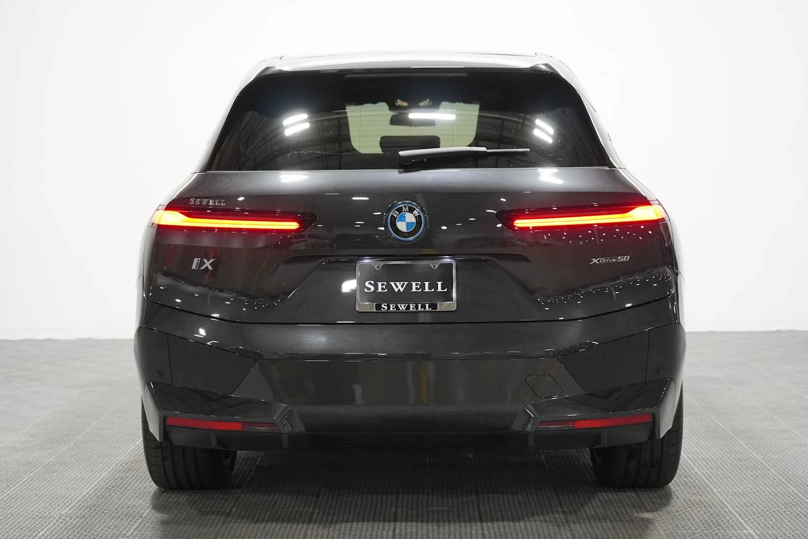 Certified Used 2024 Dark Graphite Metallic BMW xDrive50 image 5