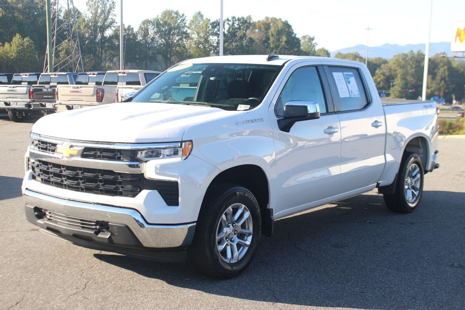 Used 2022 SUMMIT WHITE Chevrolet LT image 3