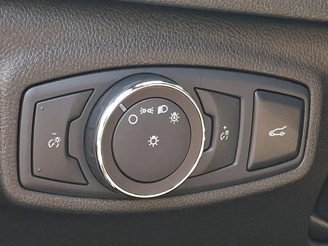 Used 2019 Red Lincoln Reserve image 25