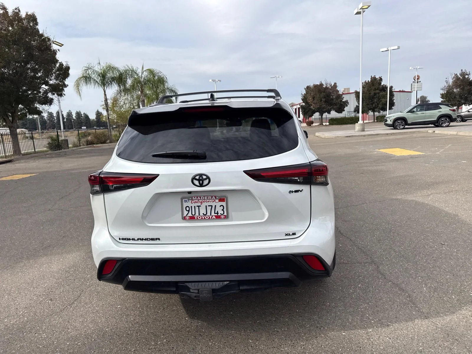 Used 2025  Toyota Hybrid XLE image 4