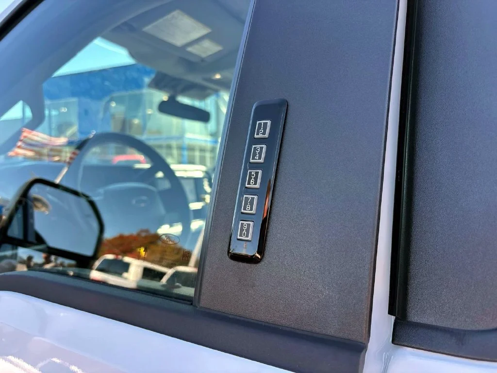 Used 2024 Oxford White Ford XLT image 12