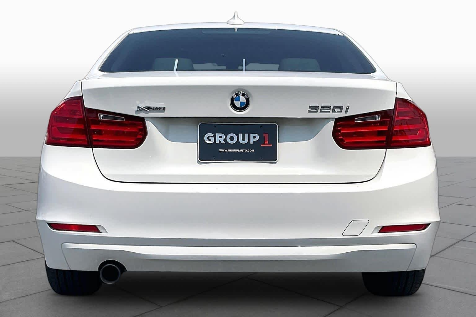 Used 2015 Alpine White BMW 320i xDrive image 4
