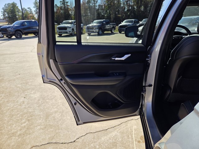 New 2025 Silver Zynith Jeep Altitude image 26