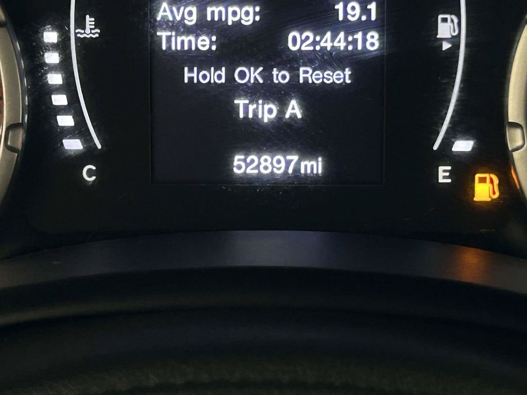 Used 2023 White Jeep Latitude image 30