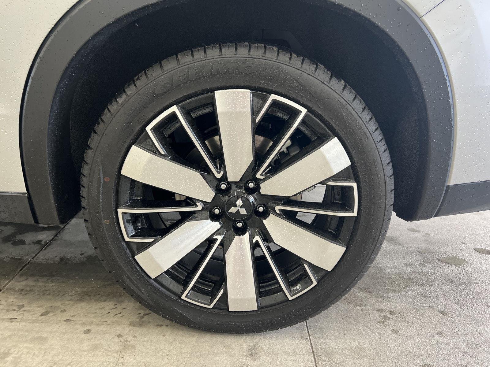 2025 Mitsubishi Outlander SE - Photo 10