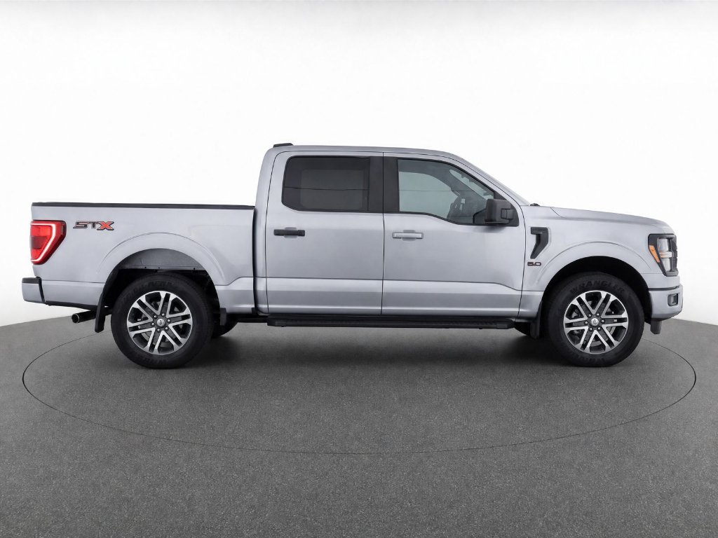 Used 2023 Iconic Silver Metallic Ford XL image 9