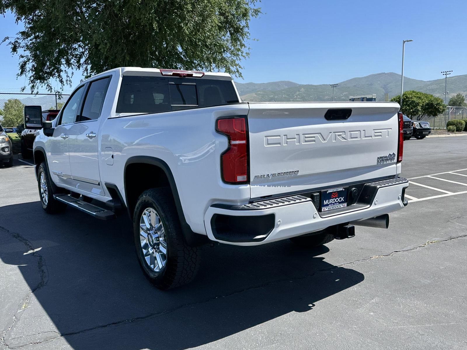 Certified Used 2025 Iridescent Pearl Tricoat Chevrolet High Country image 12