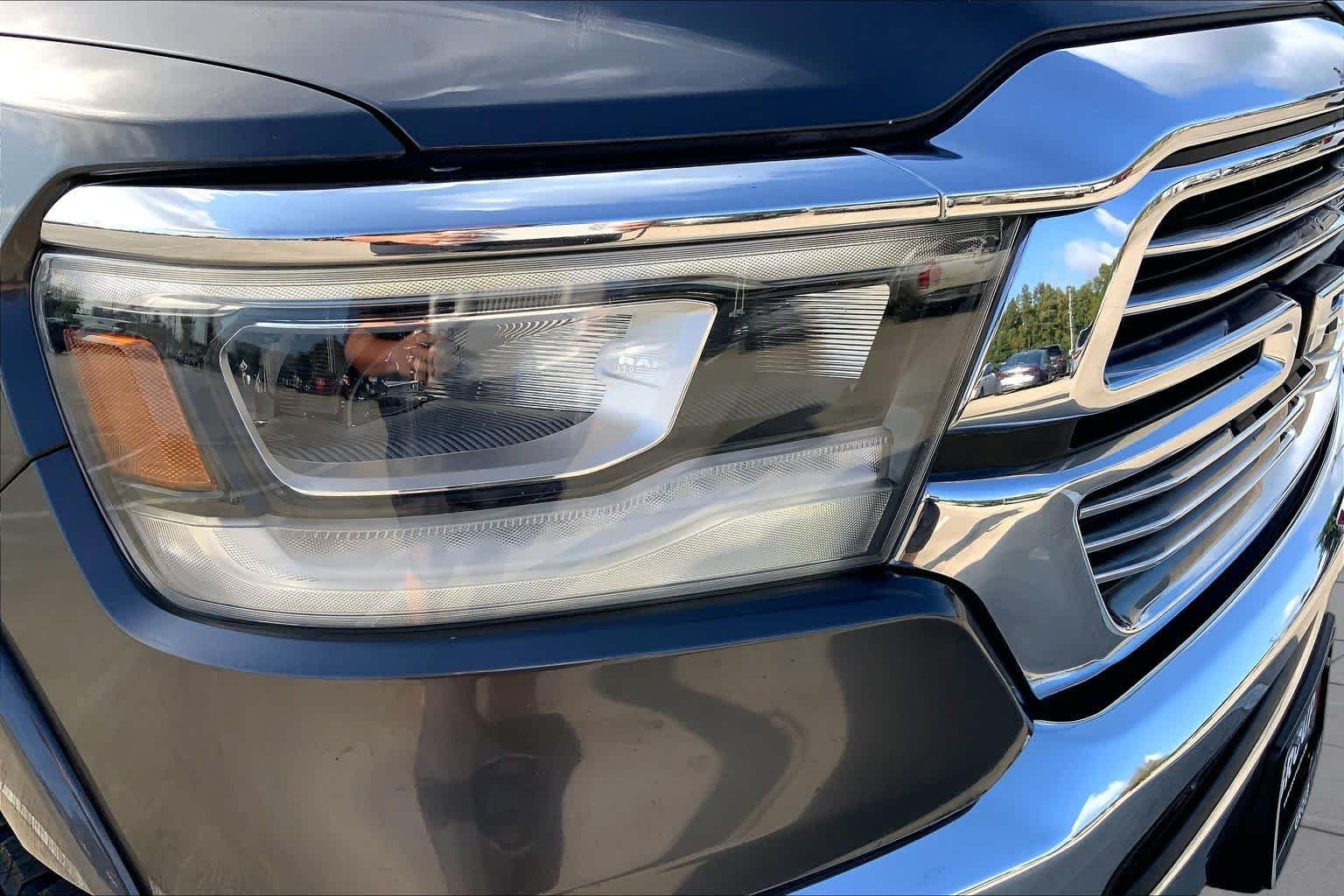 Used 2020 Granite Crystal Metallic Clearcoat Ram Laramie image 27