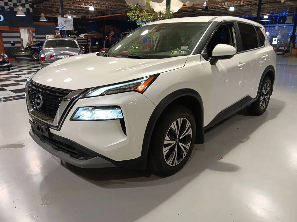 Used 2023 White Nissan SV image 9