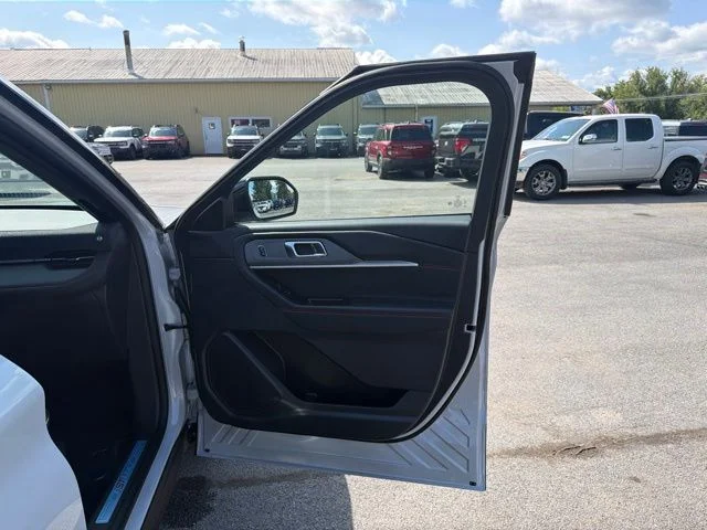 New 2026 Space White Metallic Ford ST-Line image 32