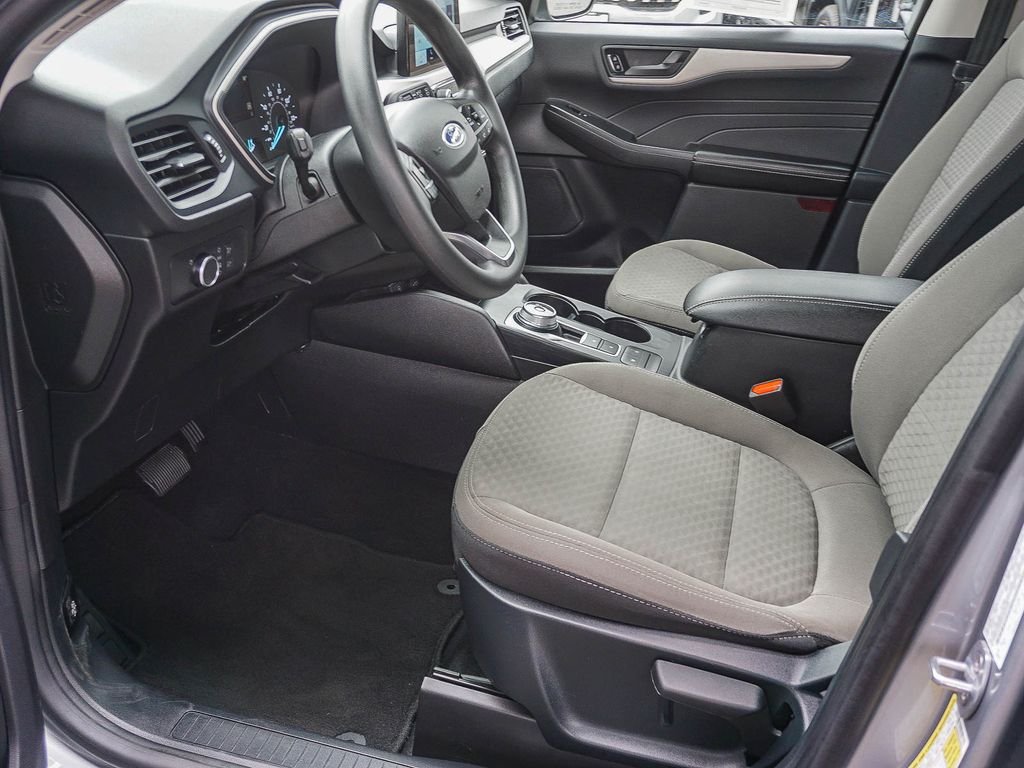 Used 2022 Silver Ford SE image 18