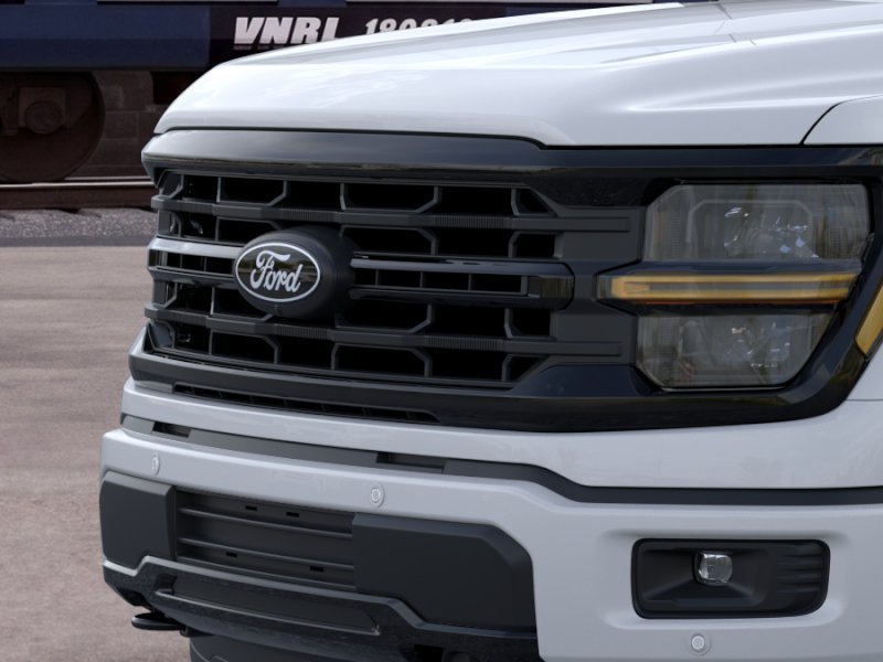 New 2026 Oxford White Ford XLT image 17