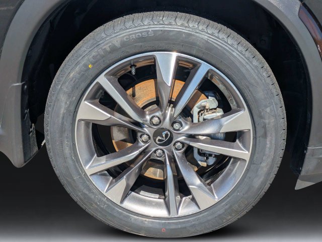 Used 2024 Black INFINITI LUXE image 11