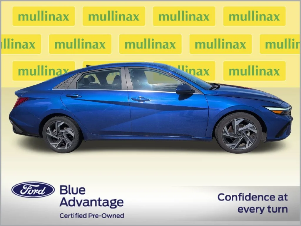 Certified Used 2025 Blue Hyundai SEL Convenience image 2