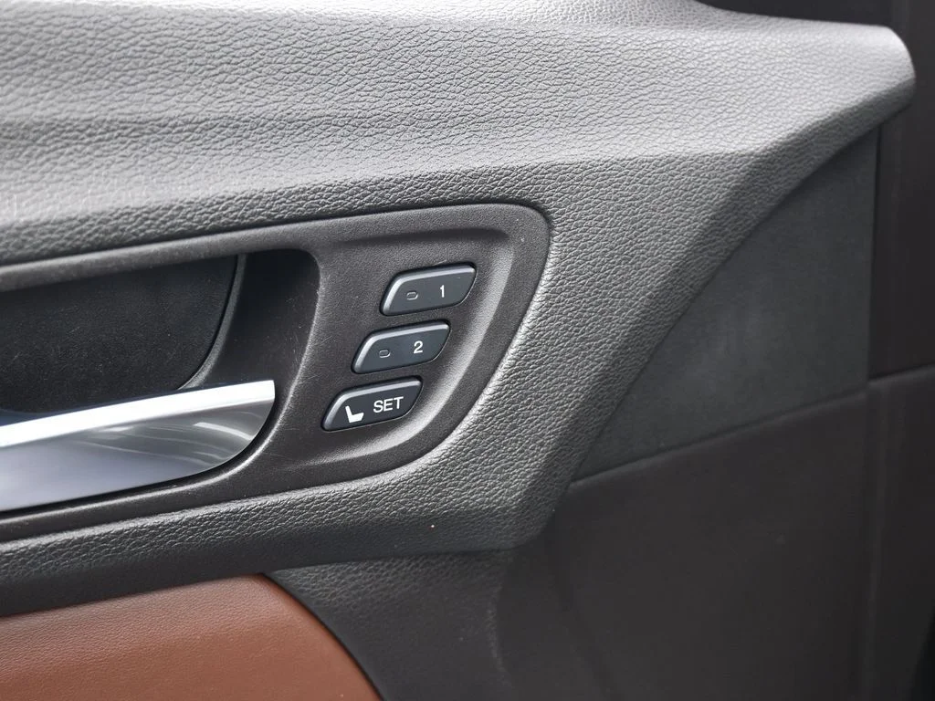 Used 2017 Black Acura V6 image 17