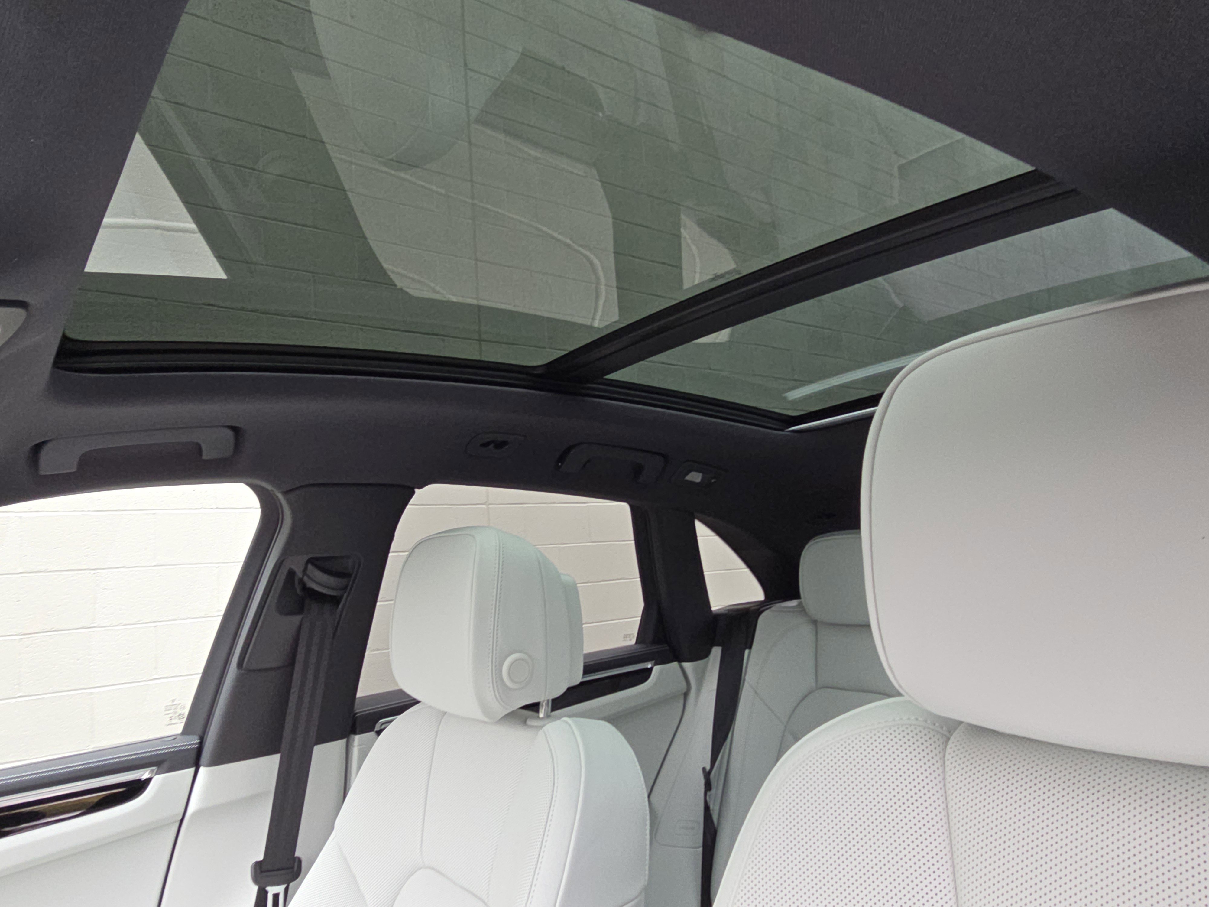 2026 Porsche Macan T photo 3