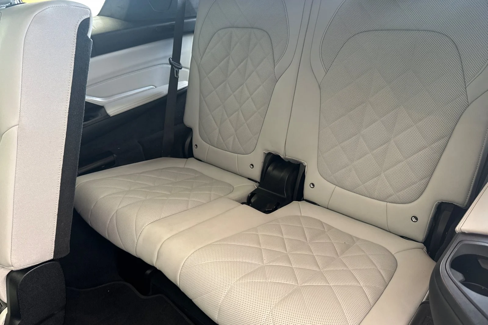 Used 2023 GREY METALLIC BMW xDrive40i MSport image 14