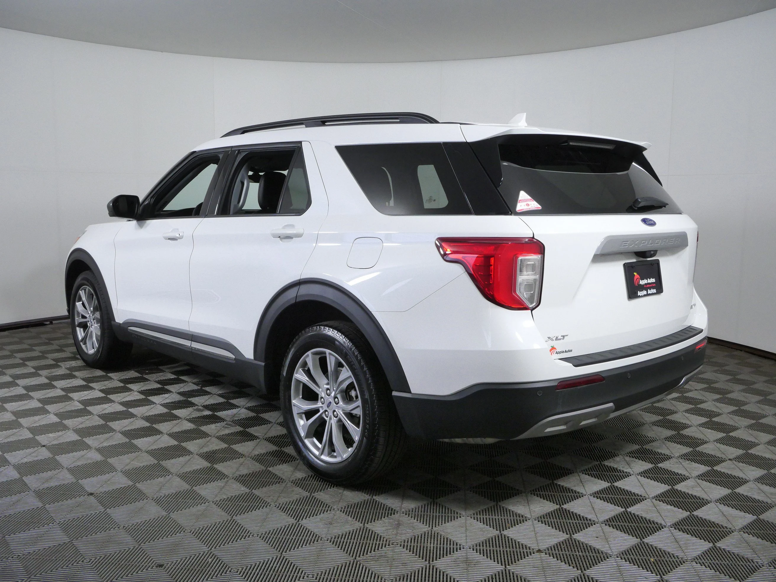Certified Used 2024 White Metallic Ford XLT image 7