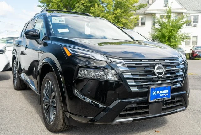 New 2026 Super Black Nissan Platinum image 3