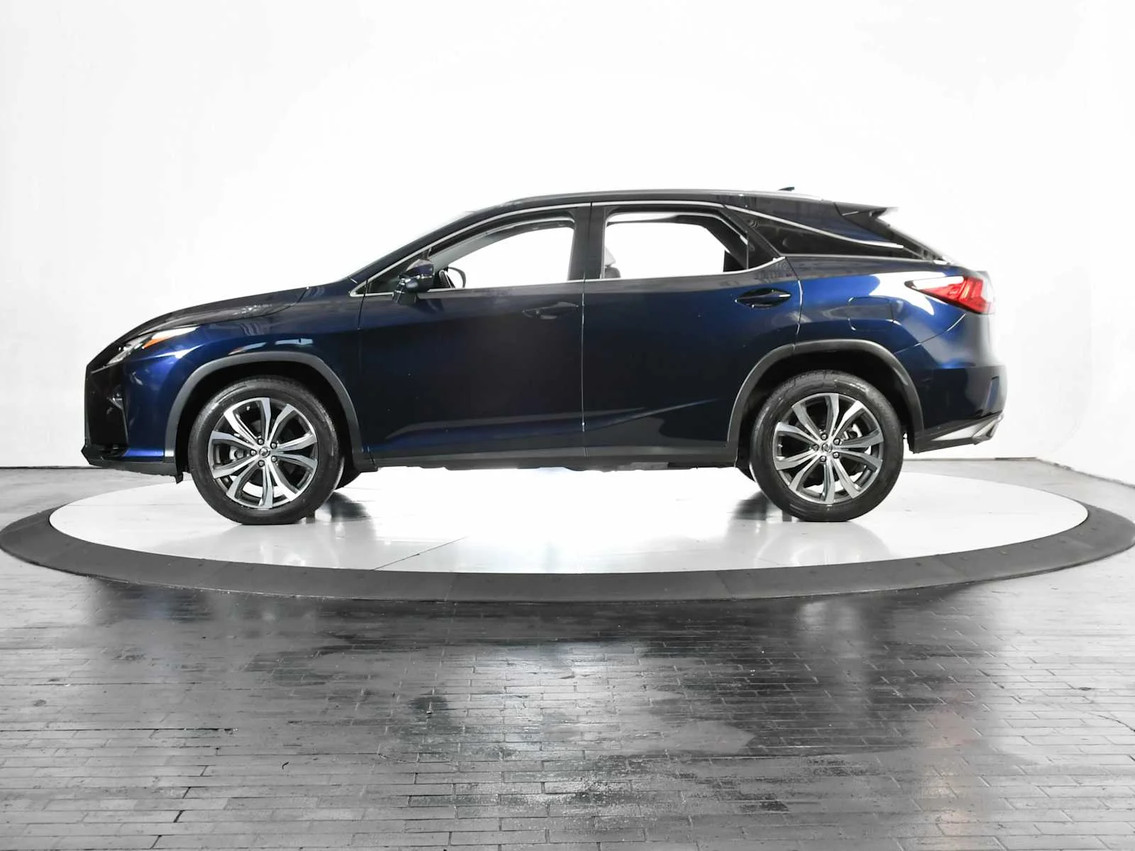 Used 2019 Nightfall Mica Lexus  image 2