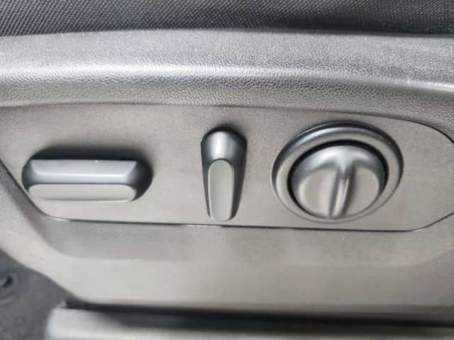 Used 2020 Gray GMC Elevation image 21
