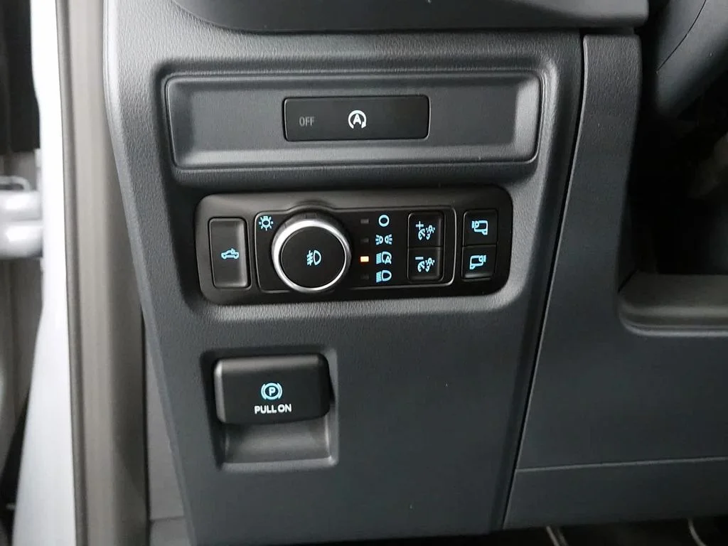 2025 Ford F-150 XLT - Photo 17