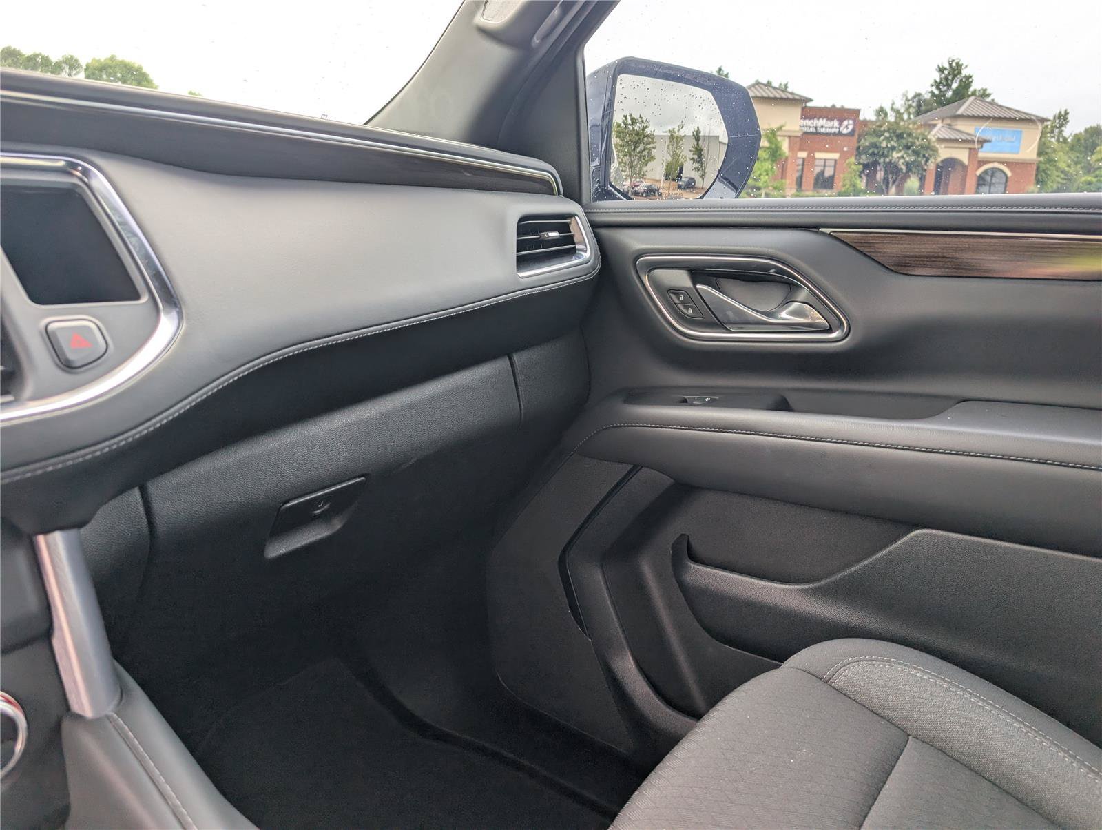 2024 GMC Yukon SLE - Photo 28