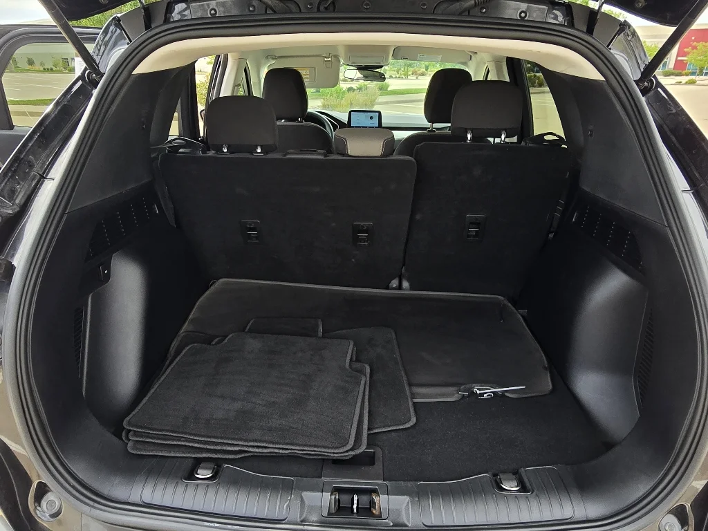 Used 2022 Agate Black Metallic Ford SE image 30