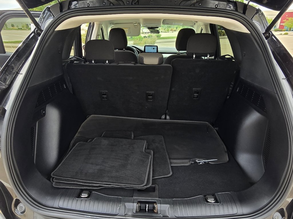 Used 2022 Agate Black Metallic Ford SE image 29