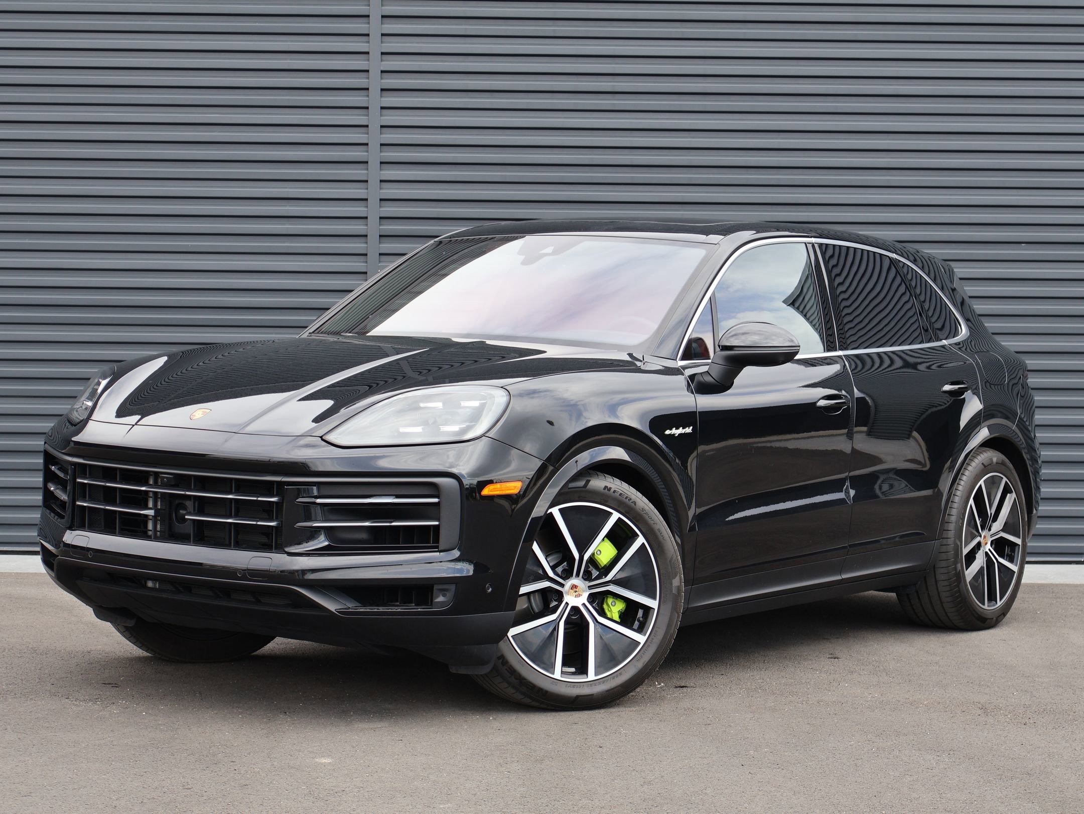 2025 Porsche Cayenne E-Hybrid's photo