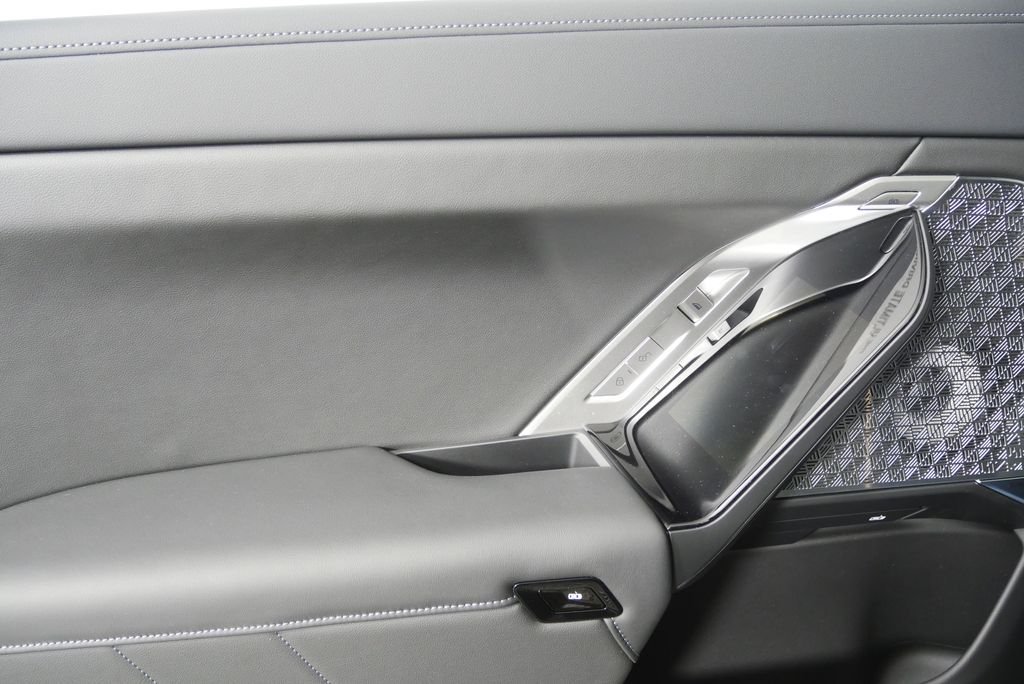 New 2026 Black Sapphire Metallic BMW 760i xDrive image 13