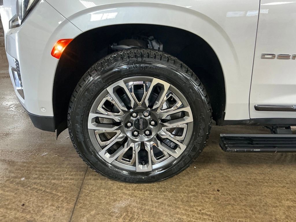 2024 GMC Yukon Denali Ultimate - Photo 11