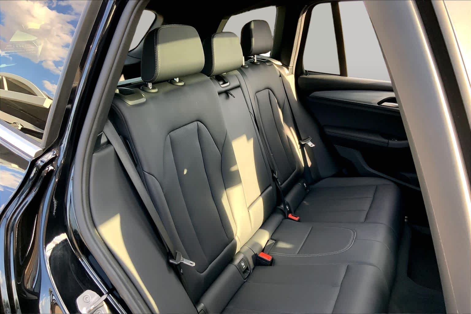 Used 2022 Jet Black BMW sDrive30i image 18