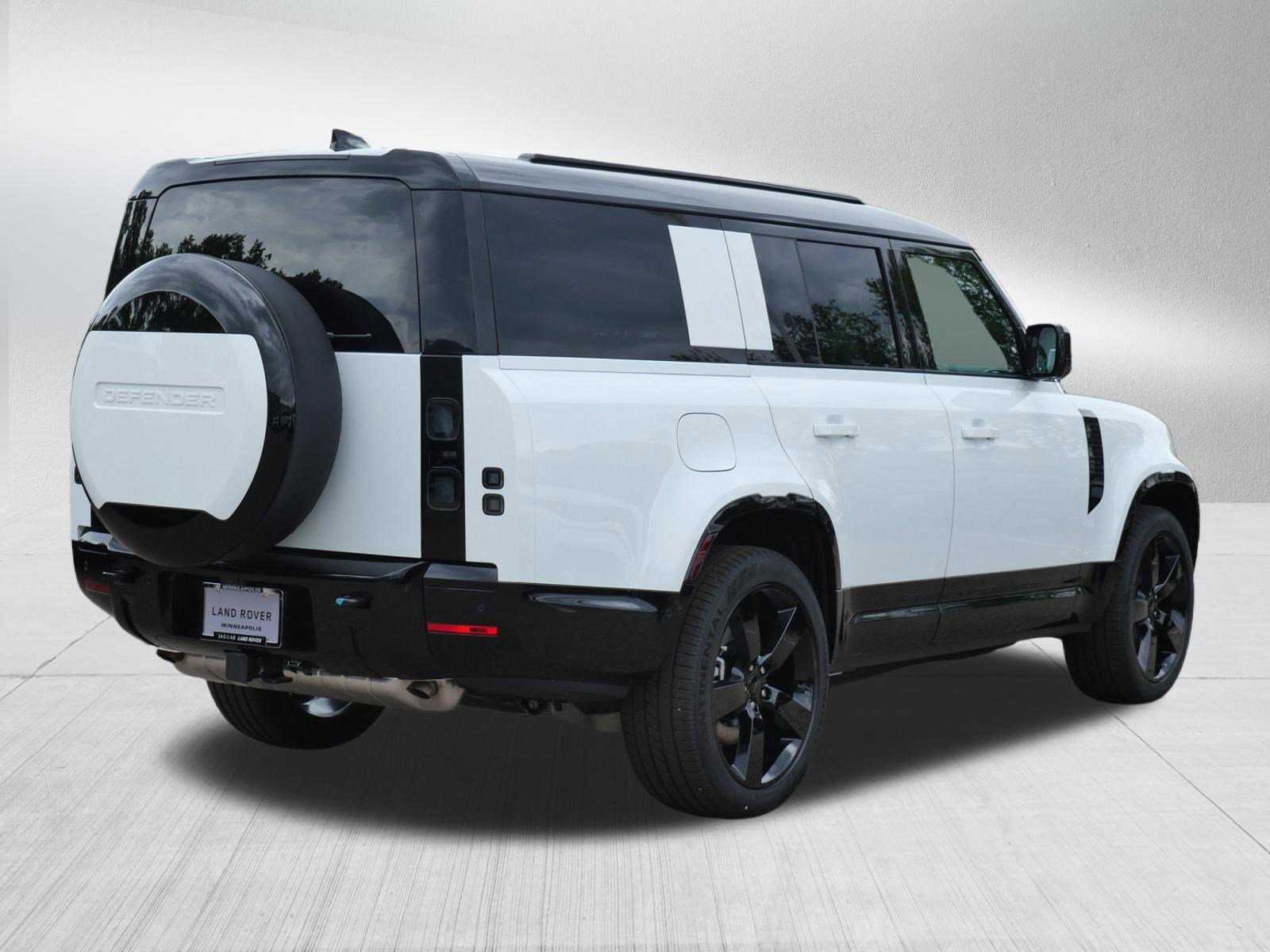 New 2026 Fuji White Land Rover X-Dynamic SE image 2