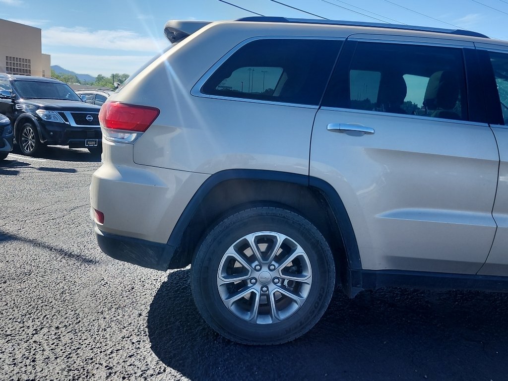 Used 2015 Champagne Jeep Limited image 5